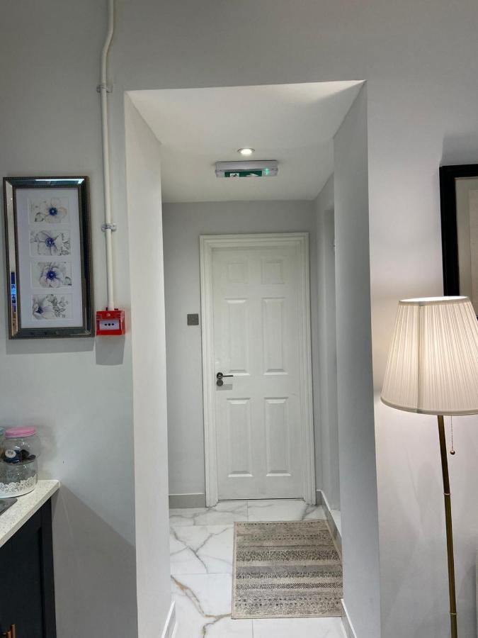 Apartament Elegant 2 Bed Flat In Chiswick Londyn Zewnętrze zdjęcie